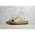 Adidas Yeezy Slide "Core" — Black / Tonal